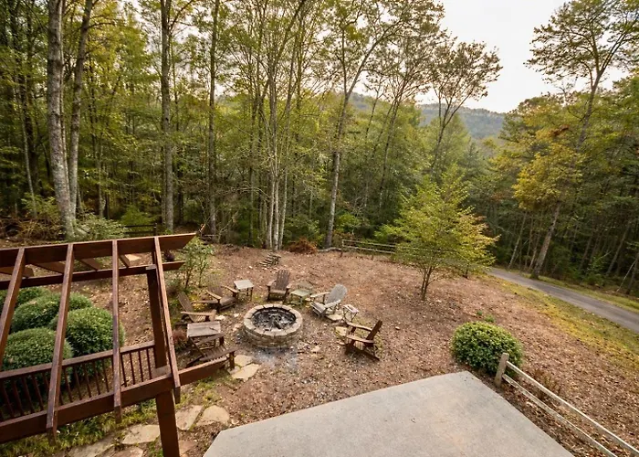 Secluded Cabin Near Downtown Blue Ridge